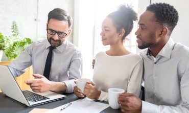 Family couple consultations with an insurance agent to buy life insurance while still young.