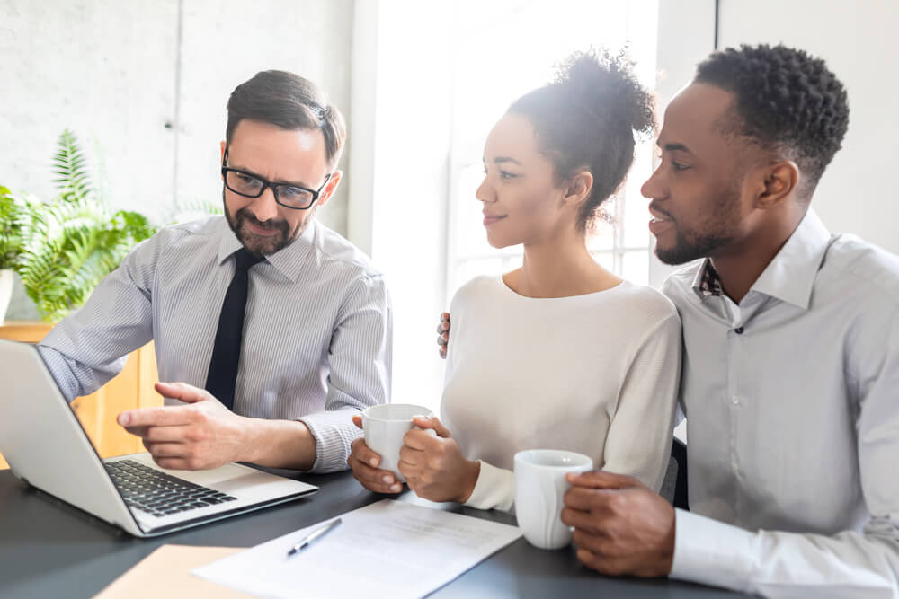 Family couple consultations with an insurance agent to buy life insurance while still young.
